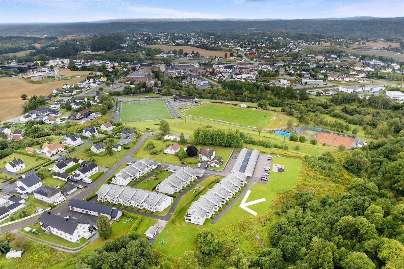 Hyggelig boligsameie med flotte fellesområder med bl.a. bålpanne på området Galleribilde