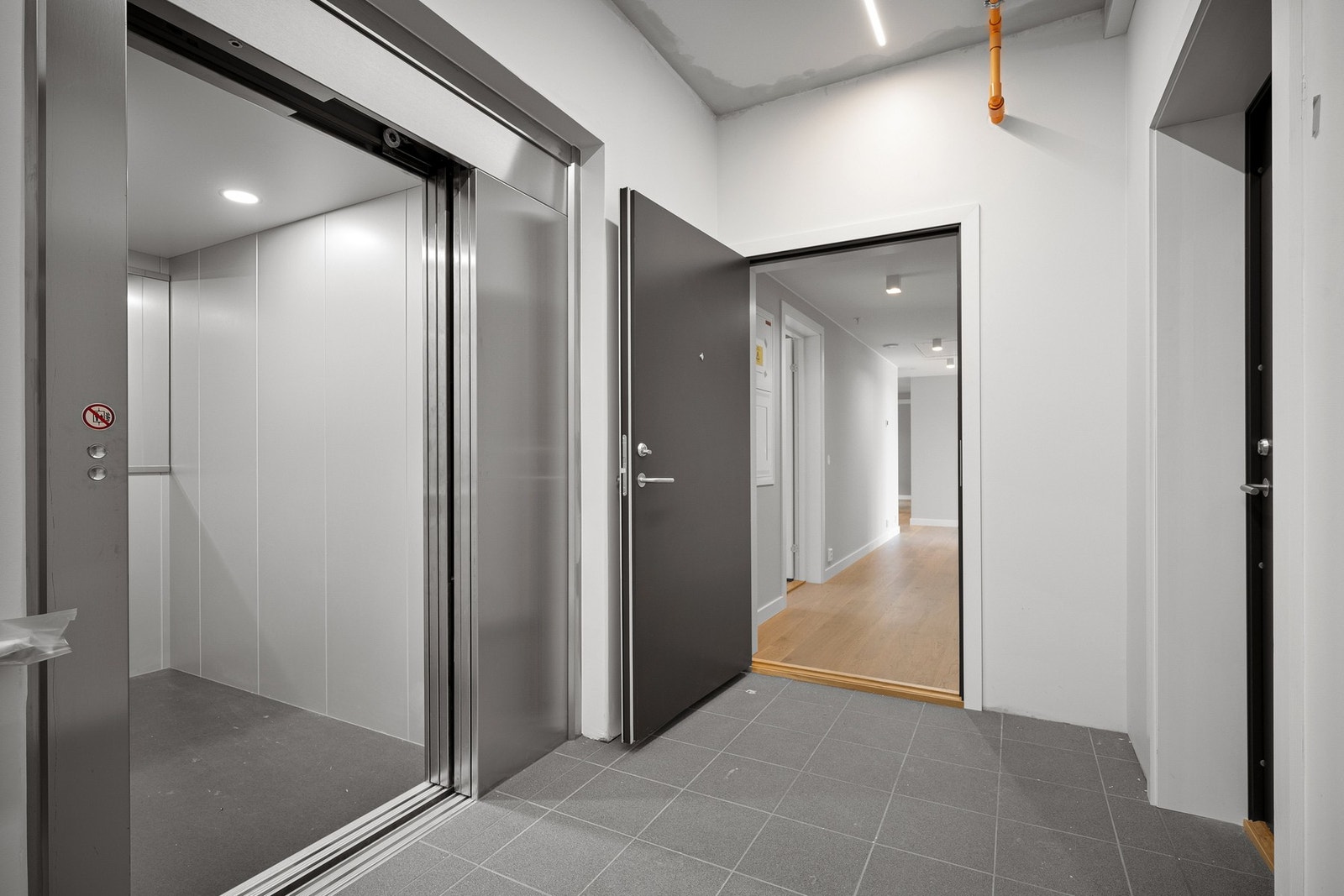 Til leiligheten får du enkel adkomst via heis Galleribilde
