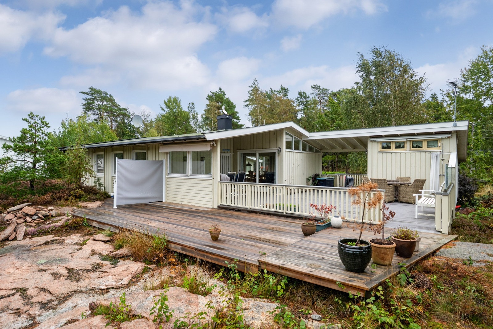 Her kan hele familien starte hyttesesongen allerede i påsken og nyte lange, lyse sommerdager helt til solen går ned. Galleribilde