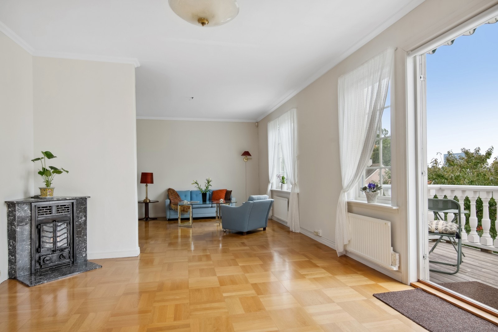 Idylisk kamin som varmer godt på kalde dager. Galleribilde