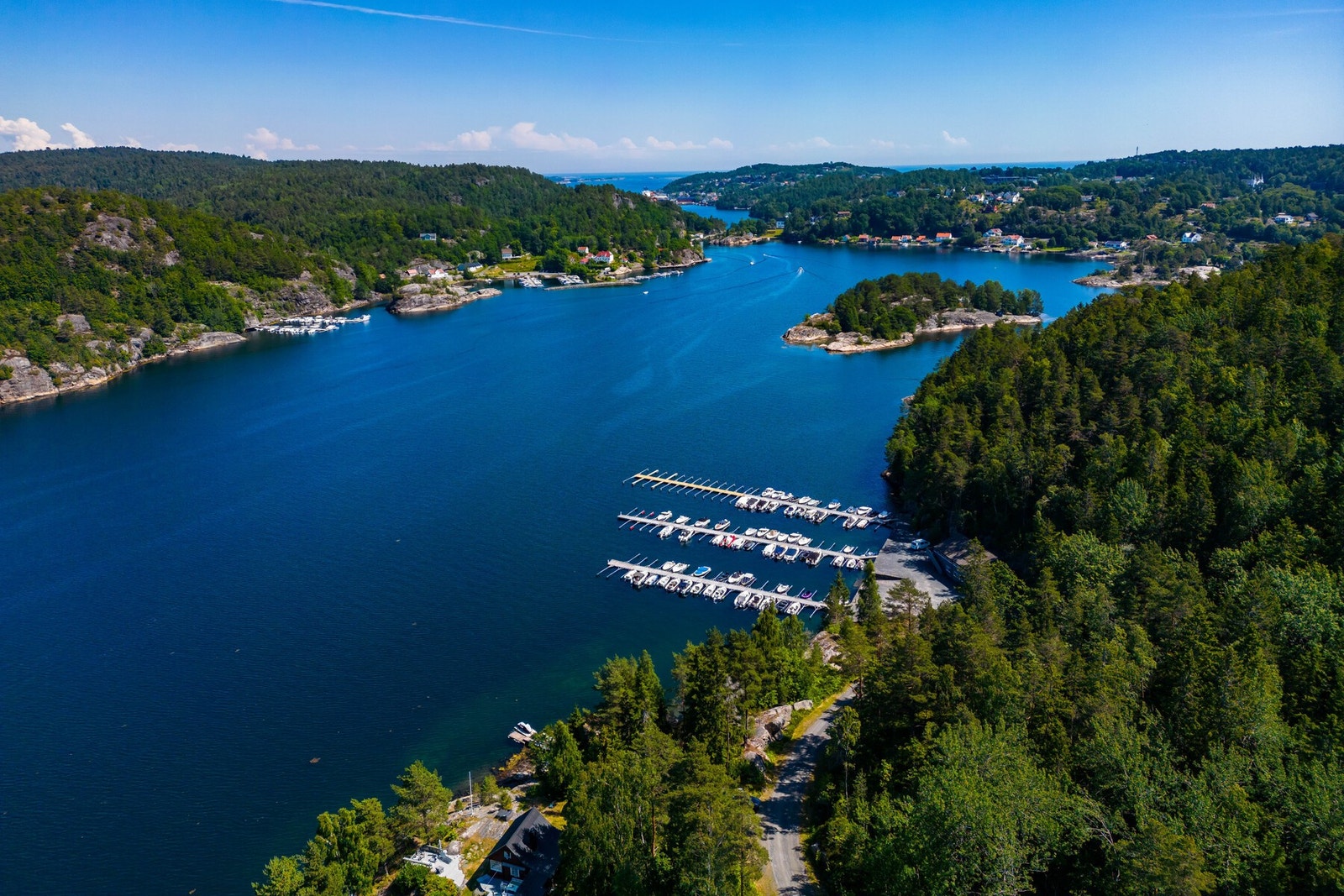 Privatmegleren ved Morten Liavaag har gleden av å presentere denne spennende utviklingstomten på ca. 15 mål beliggende på Breibuktlia i Risør. Galleribilde