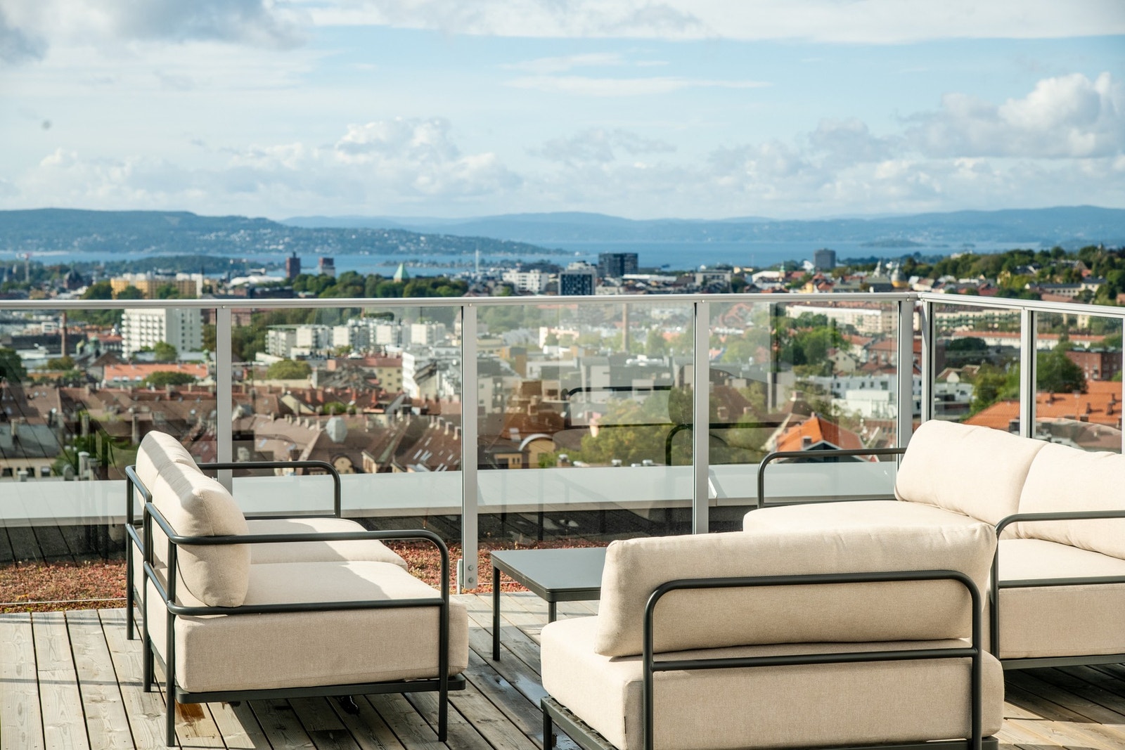 Her kan man nyte lange sommerdager med langstrakt utsikt. Galleribilde