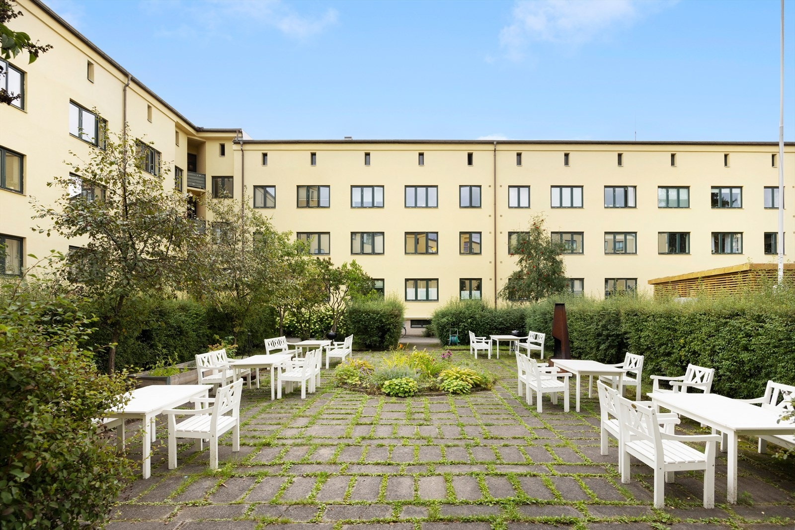 Fantastisk bakgård til glede for beboerne i borettslaget. Galleribilde