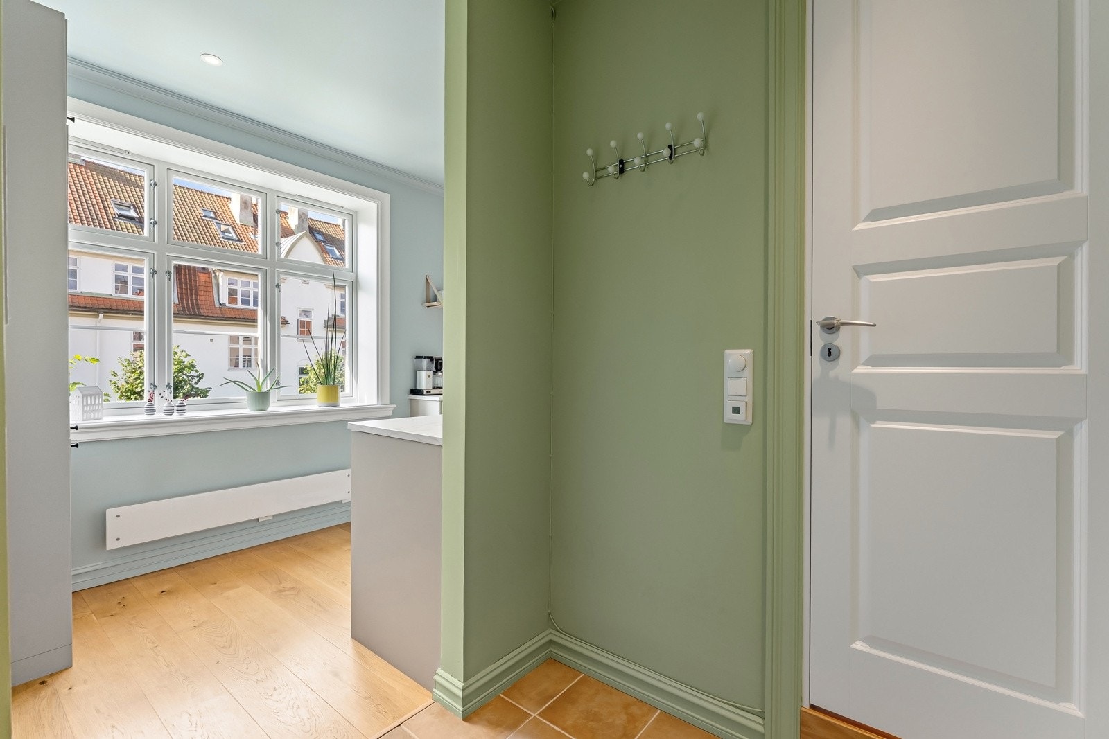 Baderommet har direkte tilknytning til leilighetens entré Galleribilde