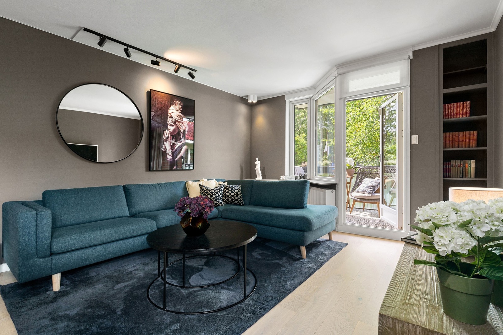 Velkommen til Nils Bays 84 - en lekker og romslig 2-roms endeleilighet i et attraktivt område. Galleribilde