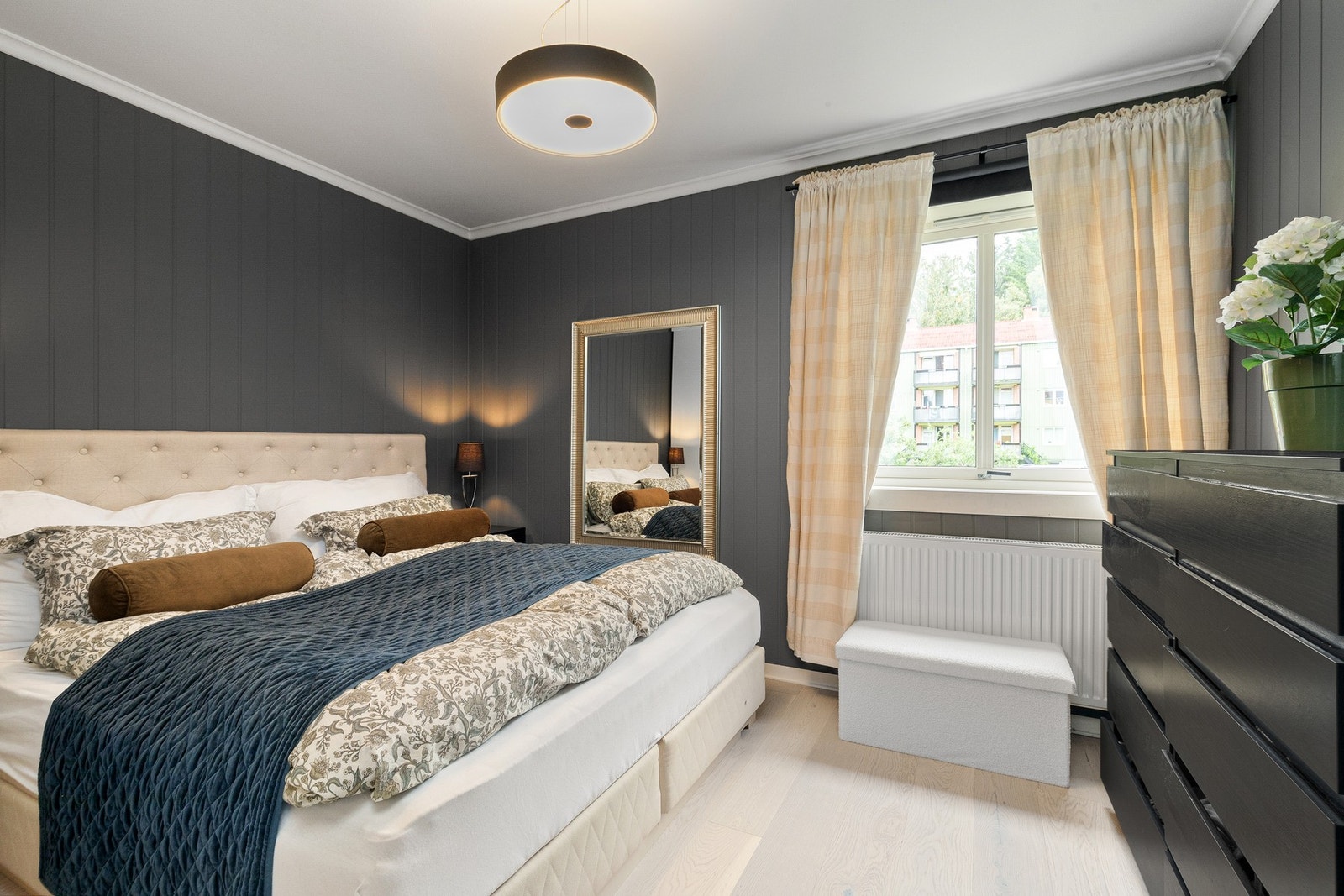 Lunt og innbydende soverom av god størrelse. Galleribilde