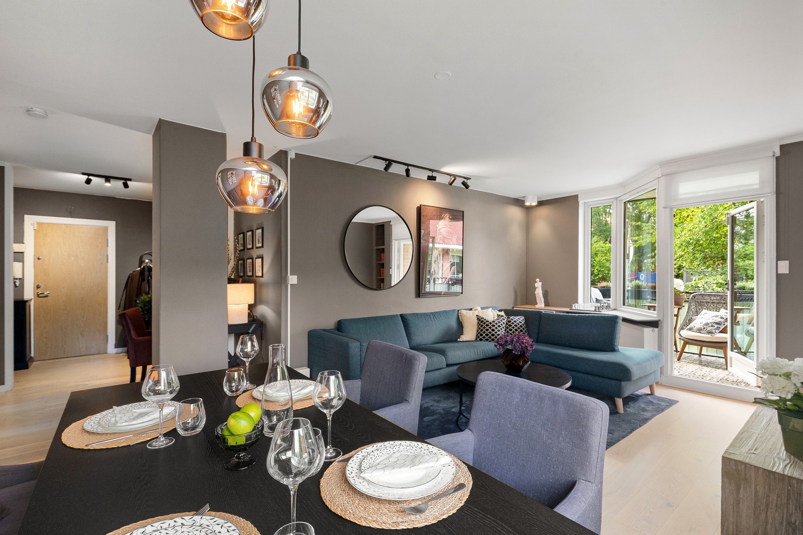 Med lysinnslipp fra tre sider får du en luftig og lys leilighet. Galleribilde