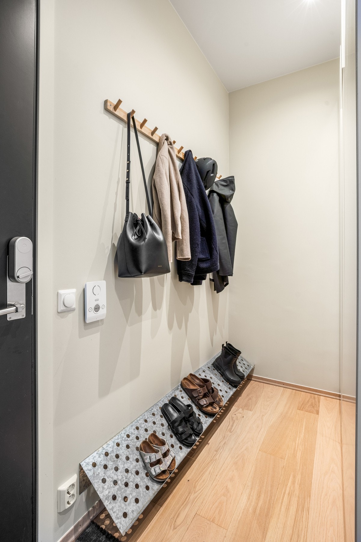Entreen har god plass til yttertøy og sko. Galleribilde