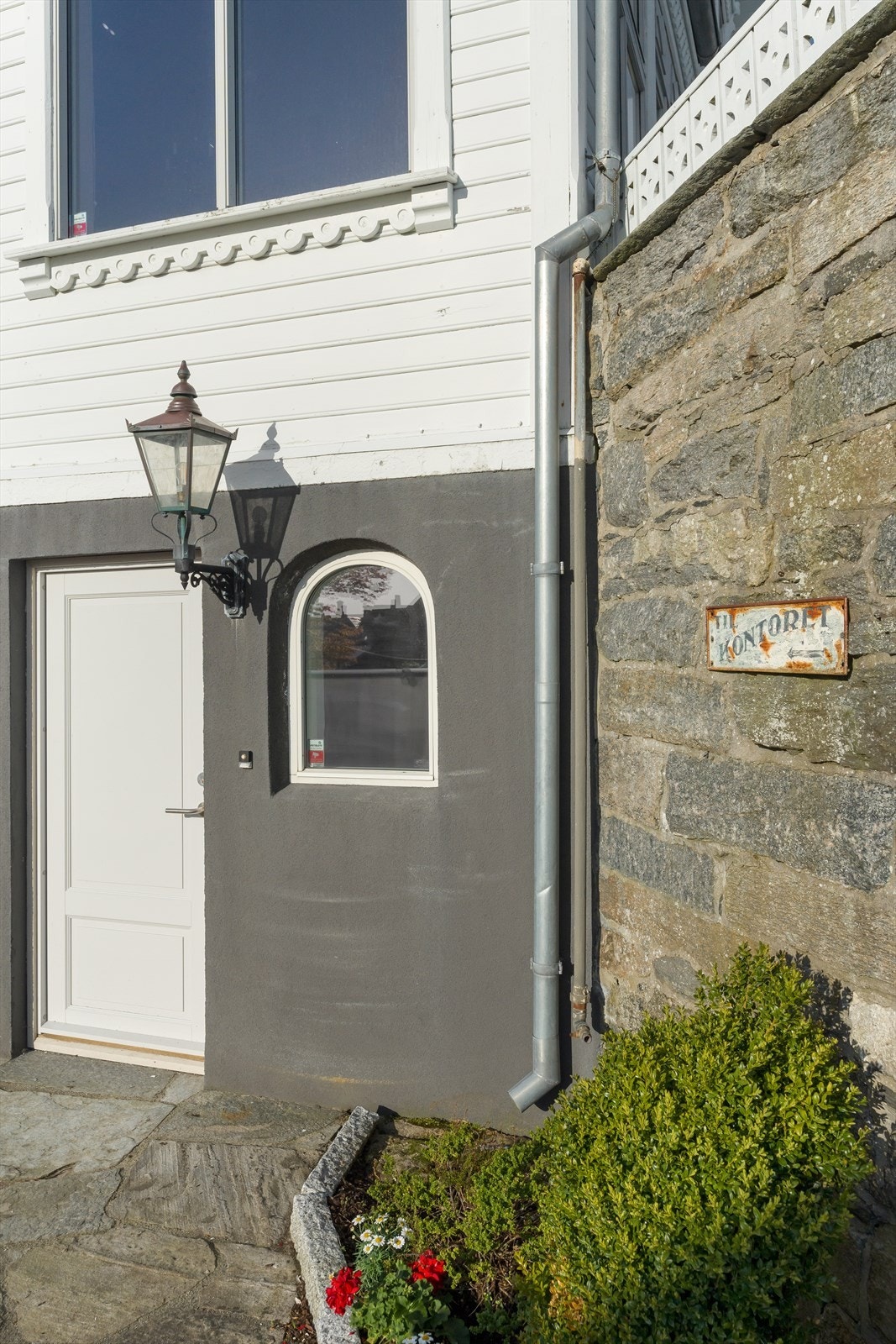 Inngangsparti i underetasjen - denne etasjen har mange bruksmuligheter. Galleribilde