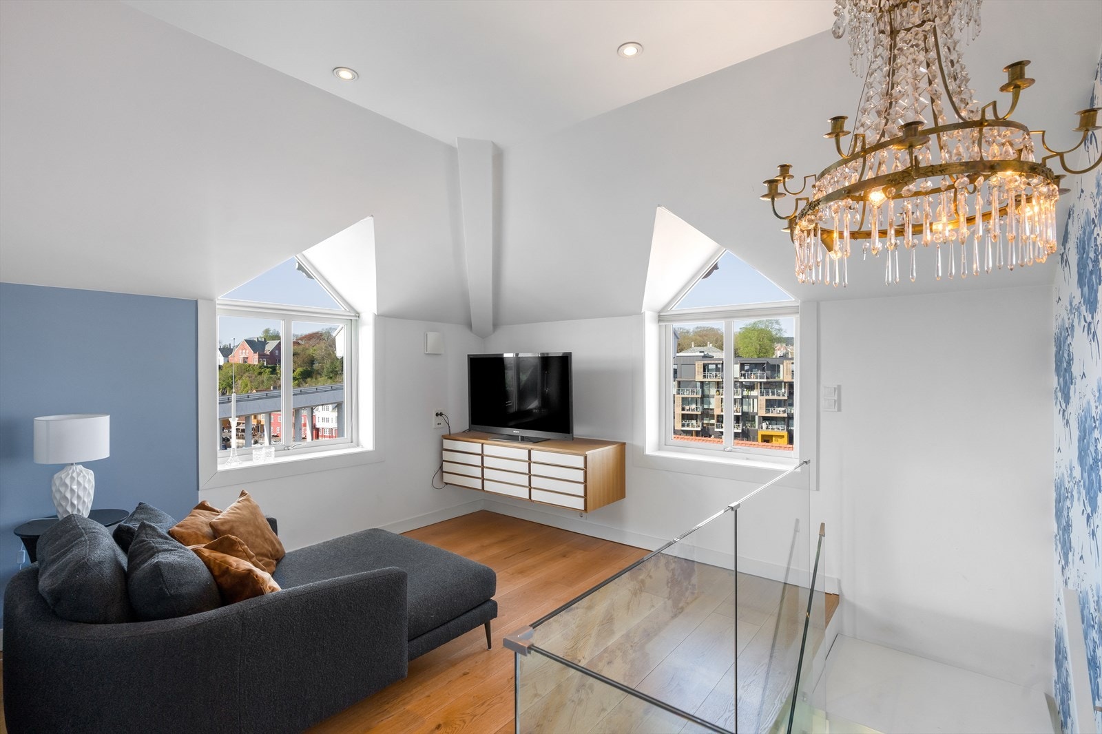 Romslig tv-stue, kontor, lesekrok Galleribilde