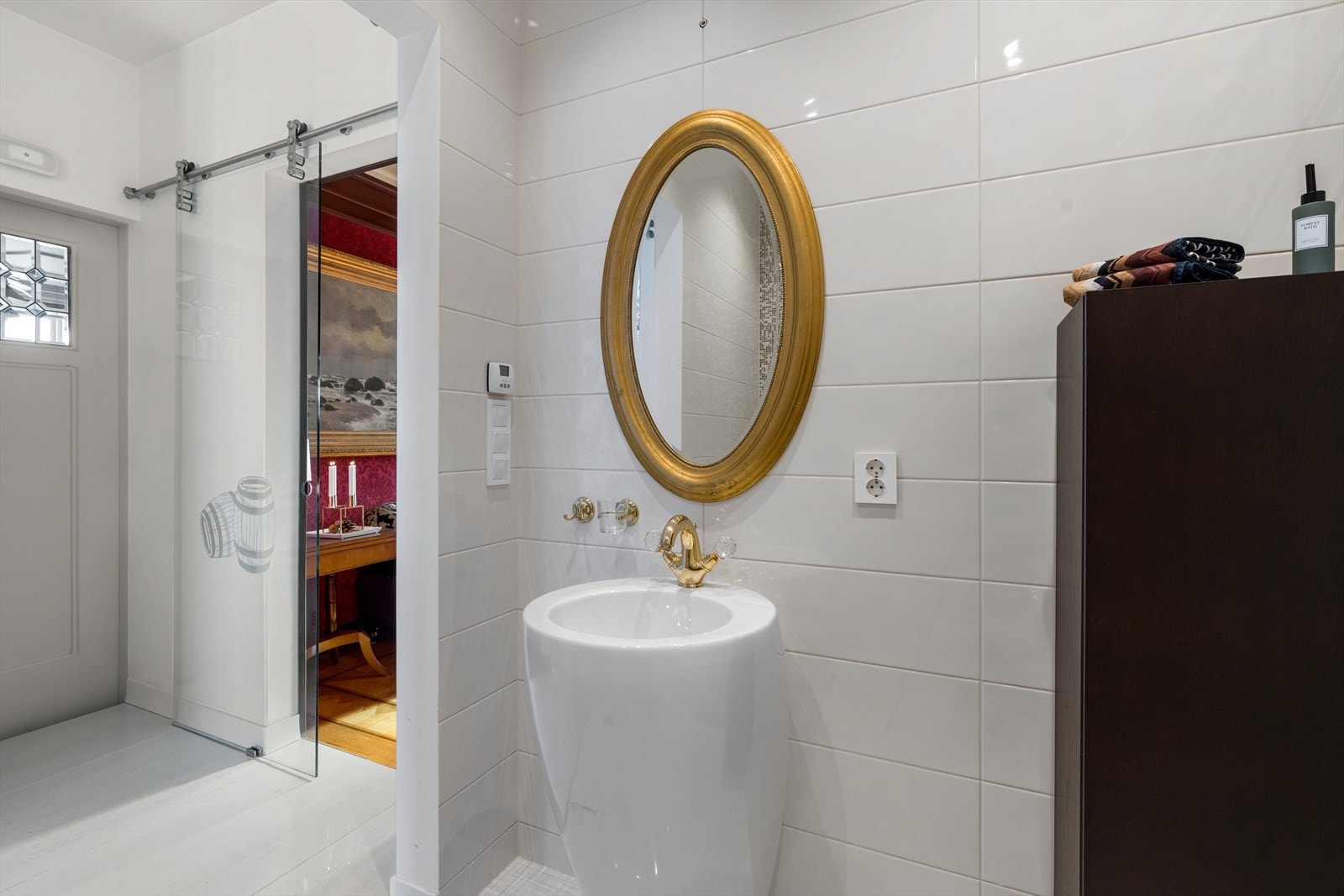 Lyst og tidløst bad med behagelig fargepalett fra Alessi Galleribilde