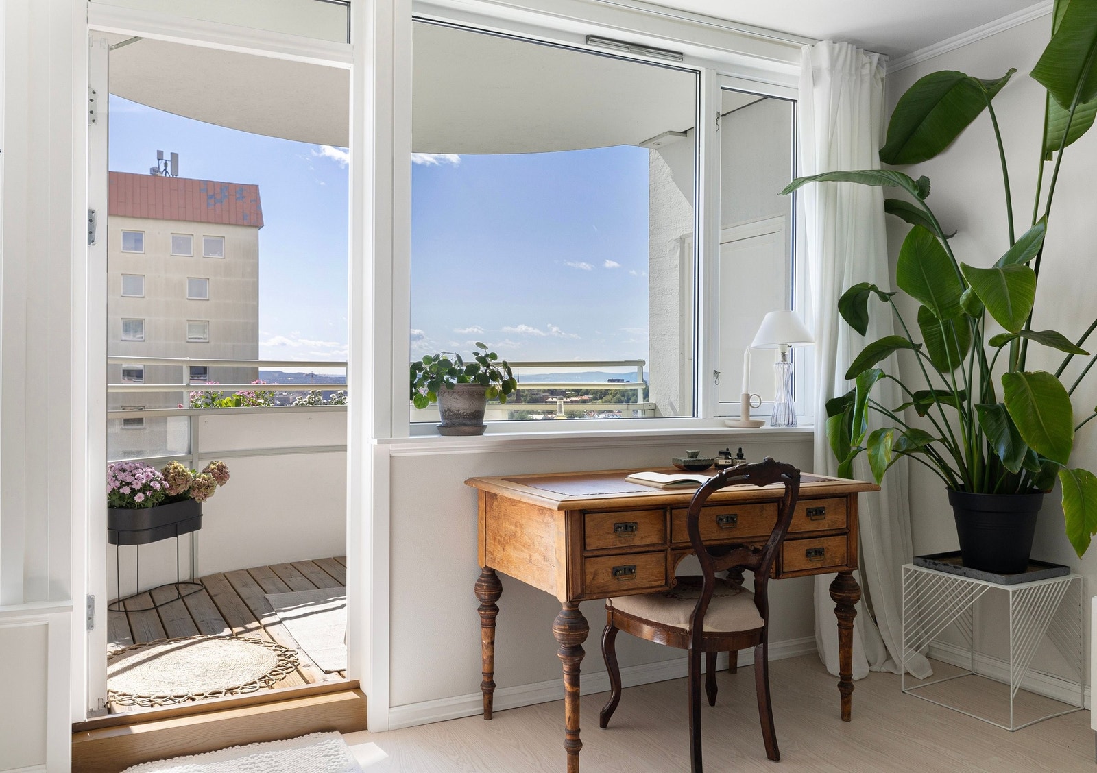 Her kan du nyte utsikten mens du har hjemmekontor. Galleribilde