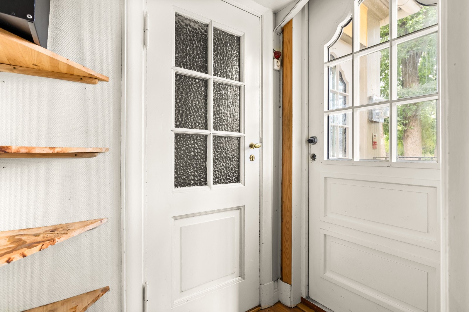 Kjøkkeninngang, kjellerdør. Galleribilde