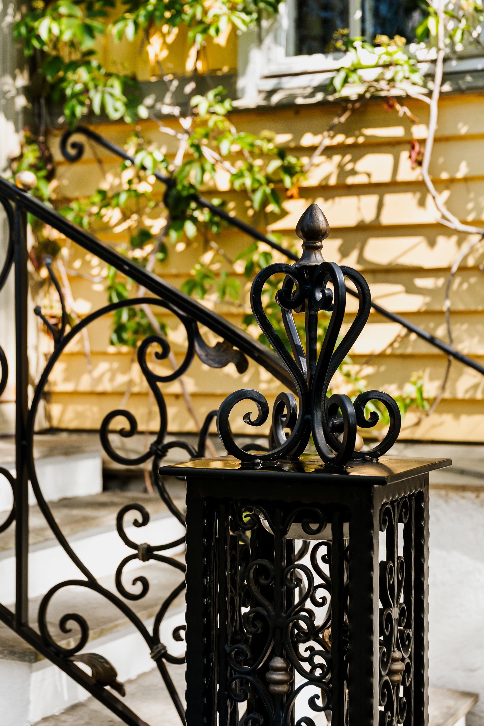 Påkostet smijernsrekkverk. Galleribilde