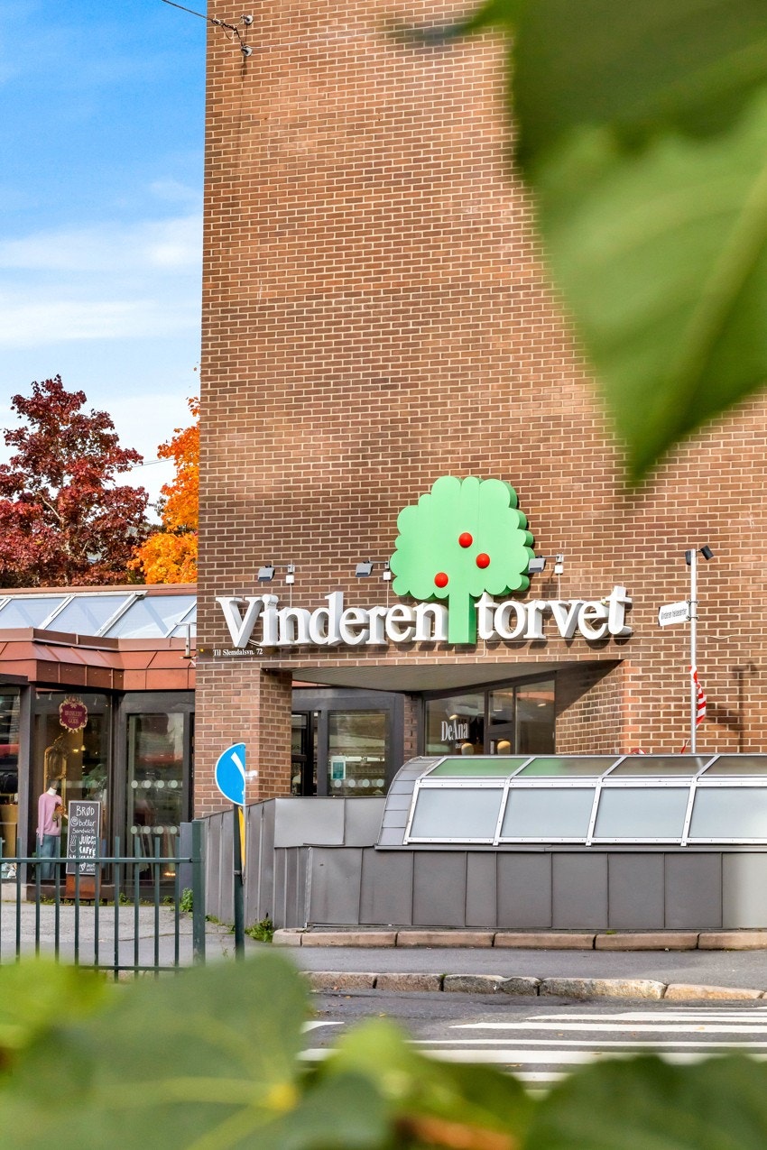 Vinderen senter har også Norges beste pizza på Little Italy og Vinderen Sjømat og delikatesse er en av Oslos aller beste fisk- og skalldyrforretninger og lager en fantastisk fiskesuppe og hummersuppe Galleribilde