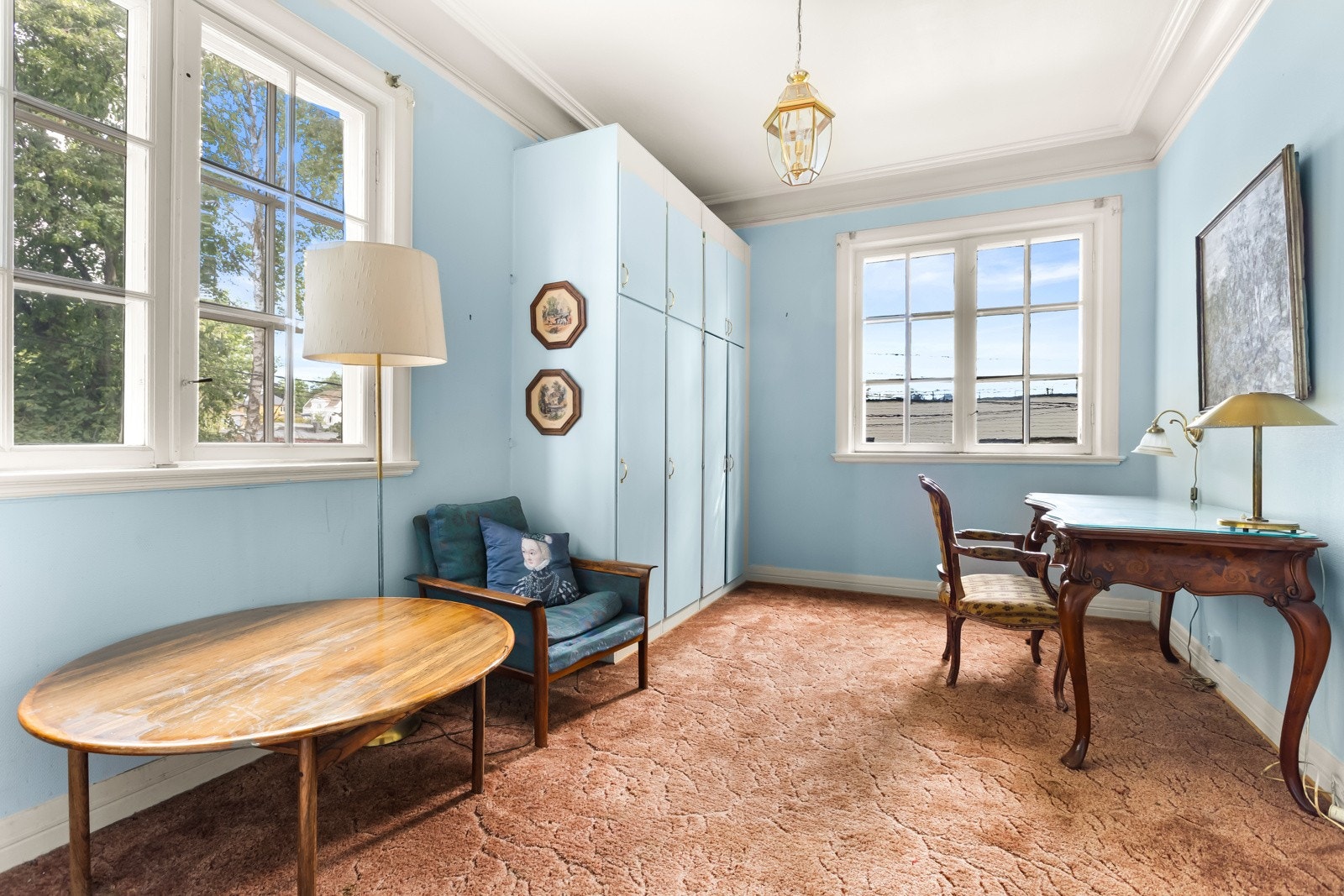 Soverom 2 er 12,7 kvm og har plass til seng og er innredet med skap. Det er inngang til et kott. Rommet har vinduer mot nord og øst. Galleribilde