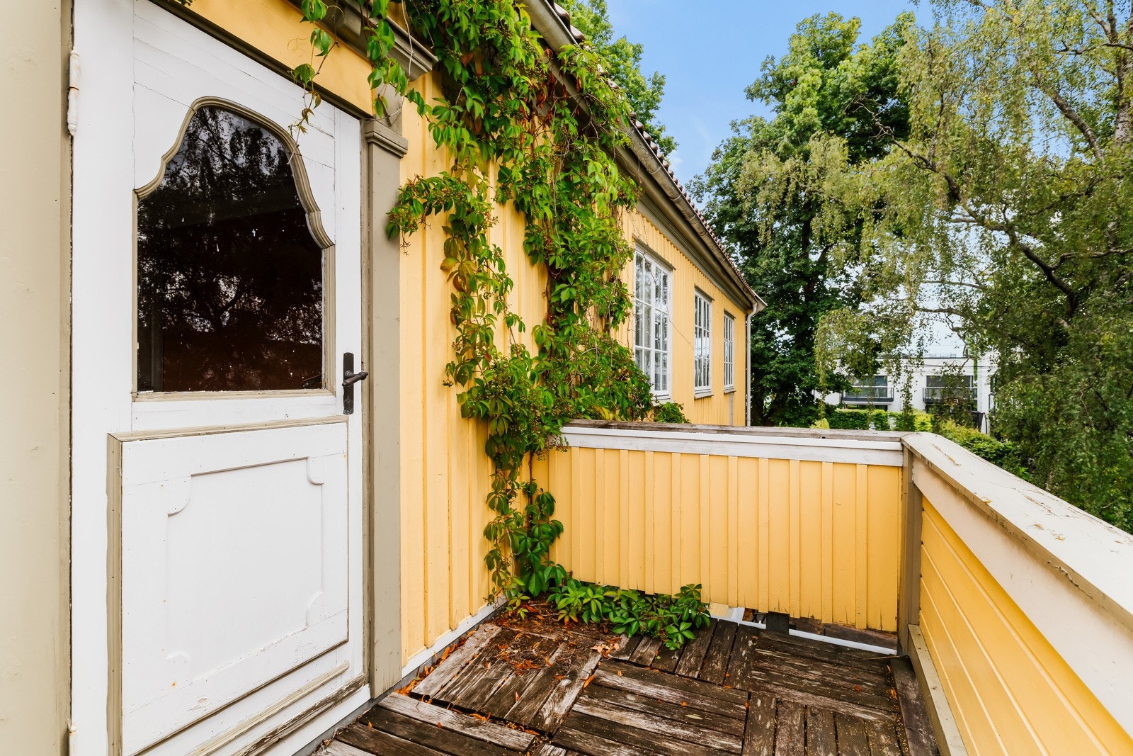 Utgang til en sydvendt balkong på ca. 6 kvm Galleribilde