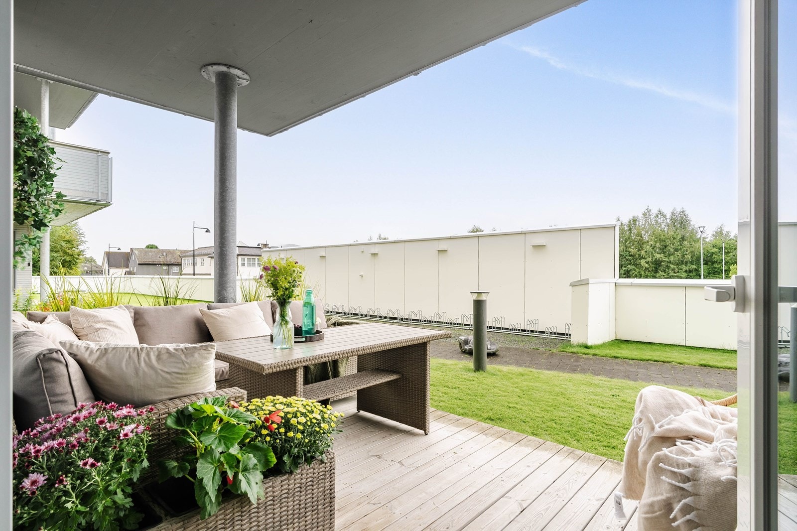 Flott og solvendt markterrasse 12,5 kvm. Galleribilde