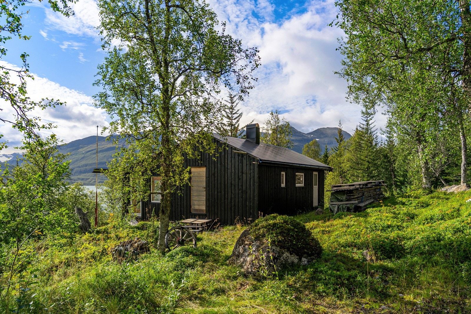 Her får du flotte solforhold og en nydelig utsikt, perfekt for deg som ønsker naturopplevelser rett utenfor døren.