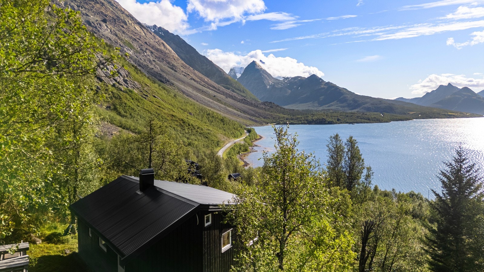 Med utallige turmuligheter i området, både sommer og vinter.