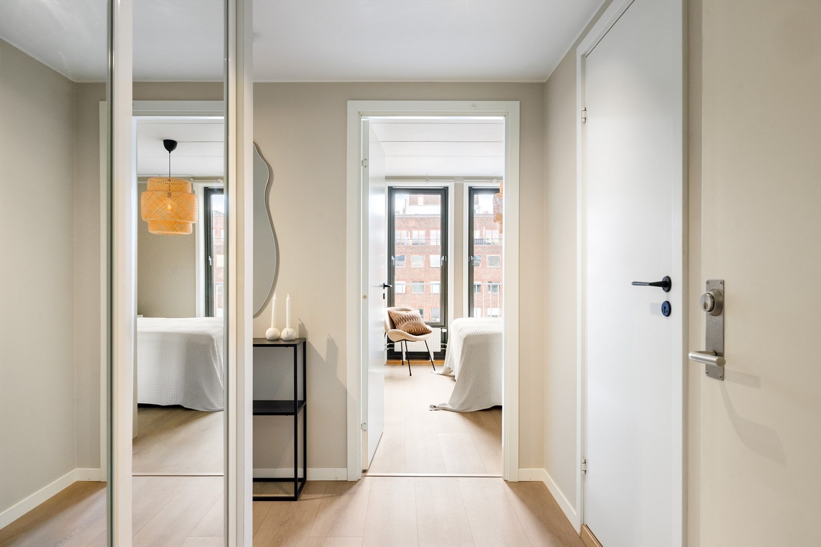 Fra gangen har du ankomst til boligens to soverom. Galleribilde