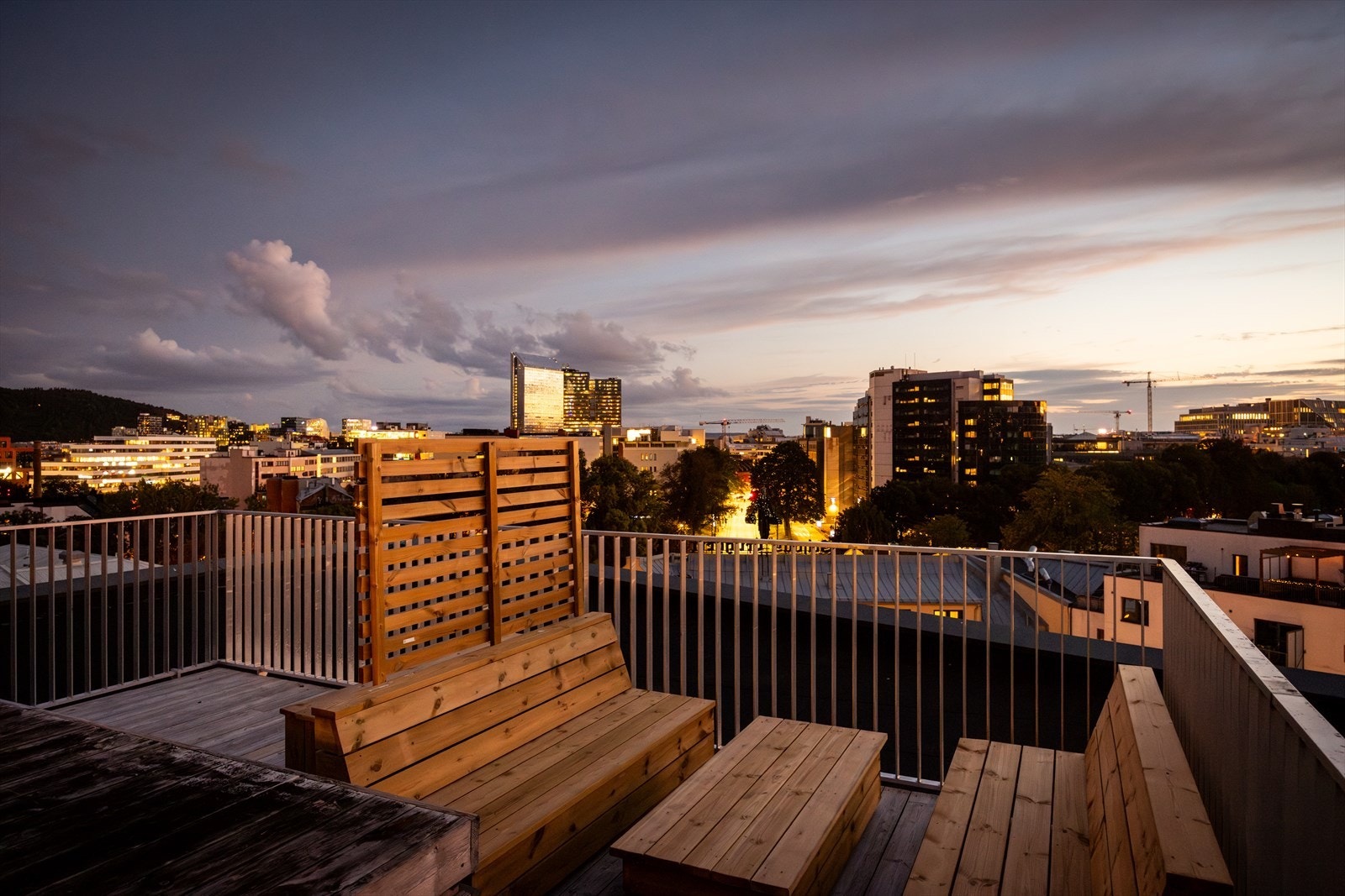 Nyt solen og den flotte panoramautsikten på sameiets felles takterrasse. Galleribilde