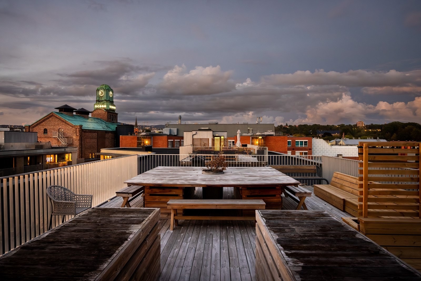 Felles takterrasse som blir et naturlig samlingspunkt med utsikt og lys året rundt. Galleribilde
