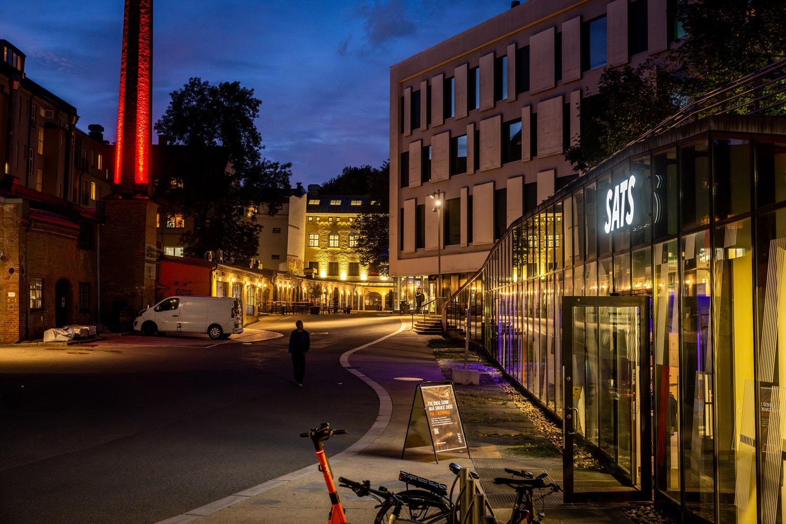 SATS treningsstudio i kjelleren, lett tilgjengelig under sameiets fellesarealer. Galleribilde