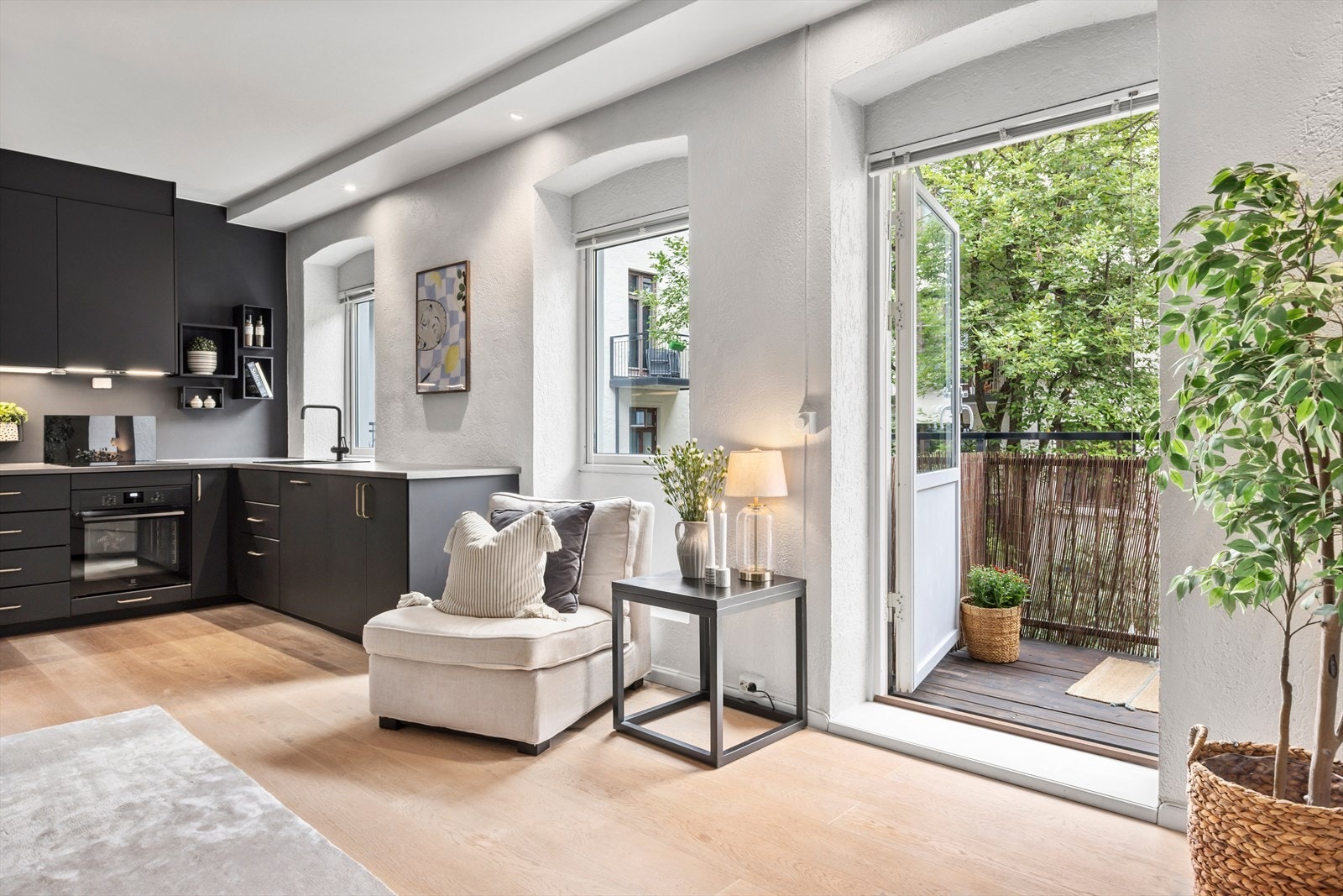 Leiligheten byr på klassiske detaljer som gir hjemmet særpreg og sjarm. Galleribilde