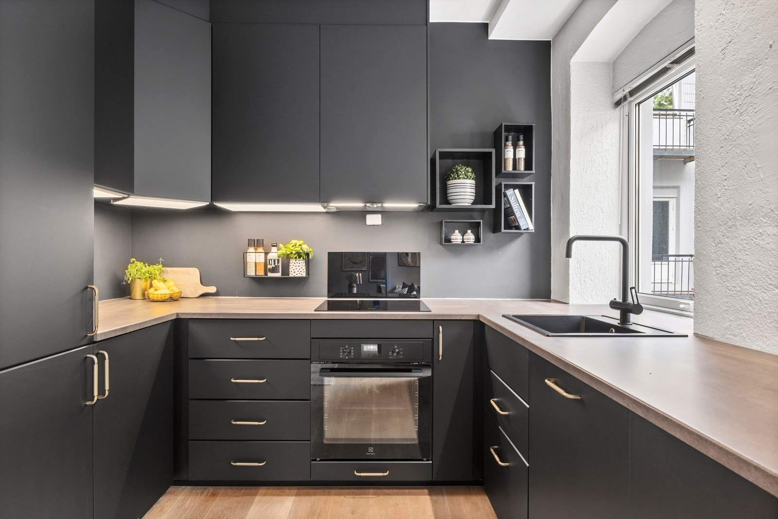 Praktisk utformet med god lagringsplass. Galleribilde