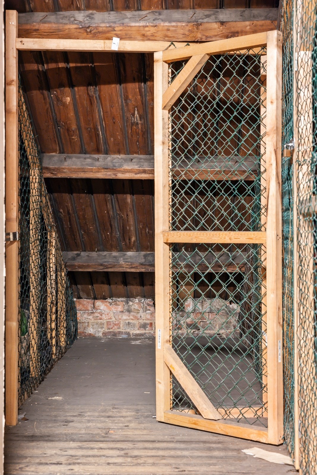 Praktisk loftsbod som følger leiligheten og gir ekstra lagringsplass. Galleribilde