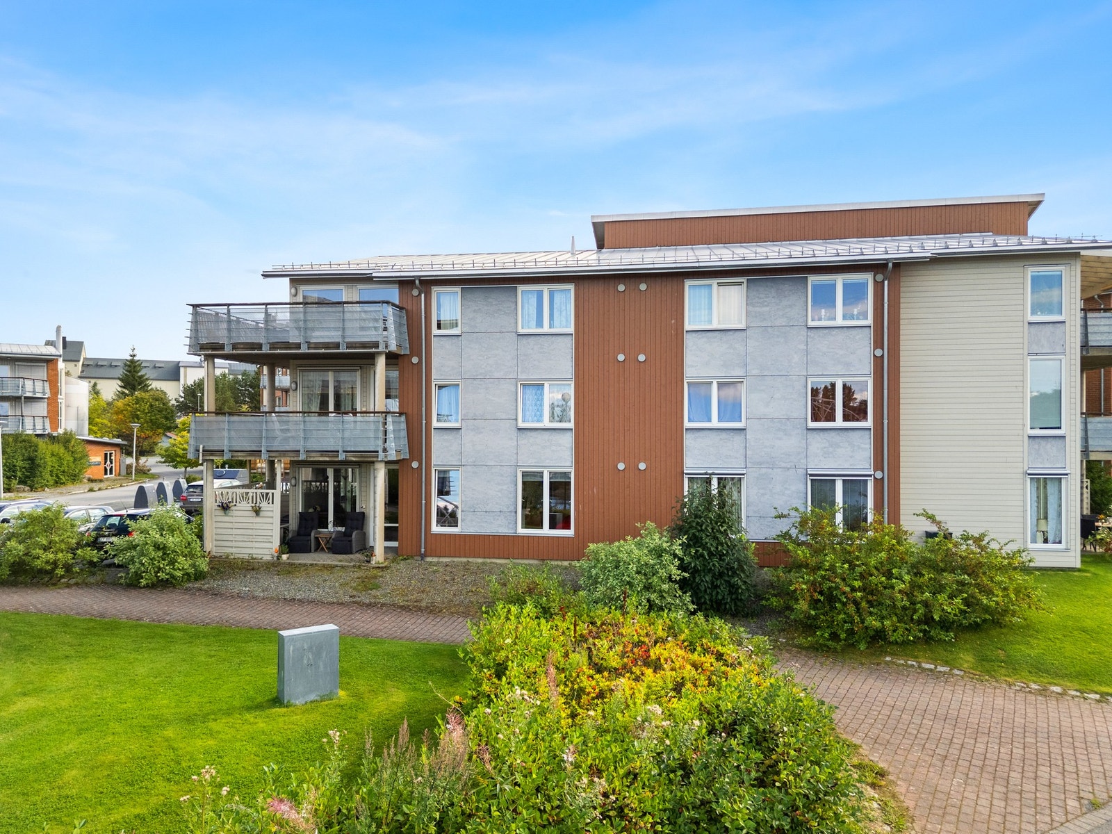 Leiligheten ligger i 1. etasje som gjør at man får en lettvint og enkel tilgang via trappefri adkomst. Galleribilde