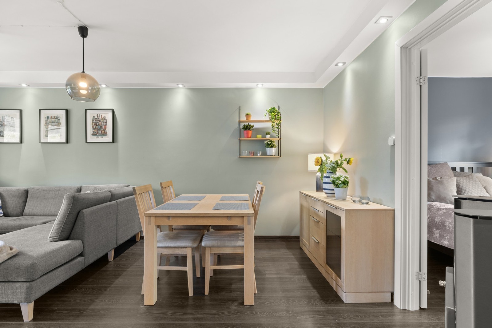 Fin stue med gode innredningsmuligheter. Galleribilde