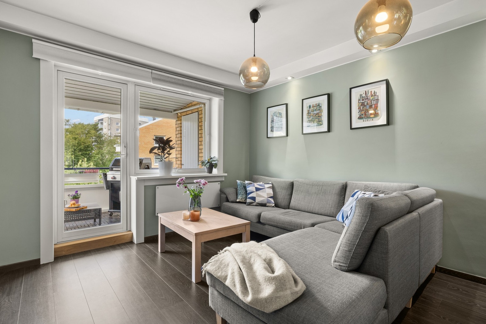 Boligen oppleves som innbydende og tiltalende med tidsriktig fargevalg. Galleribilde