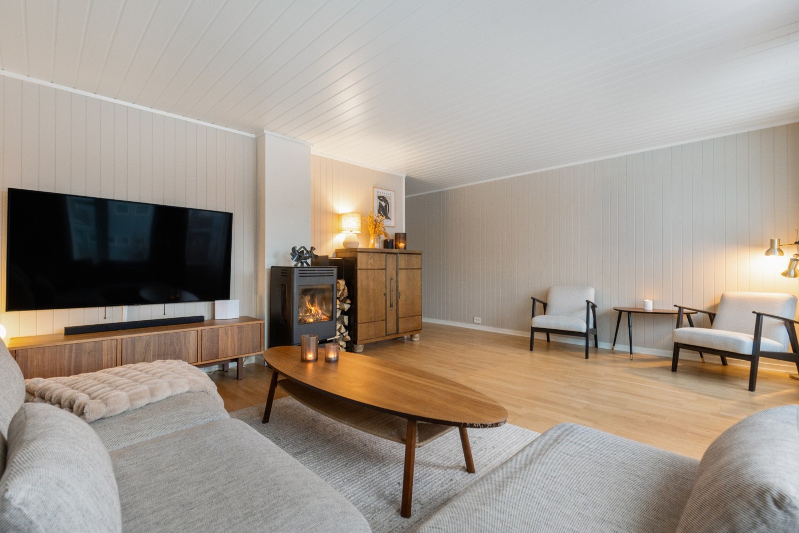 Vedovn som varmer godt og lenge på kalde vinterdager Galleribilde