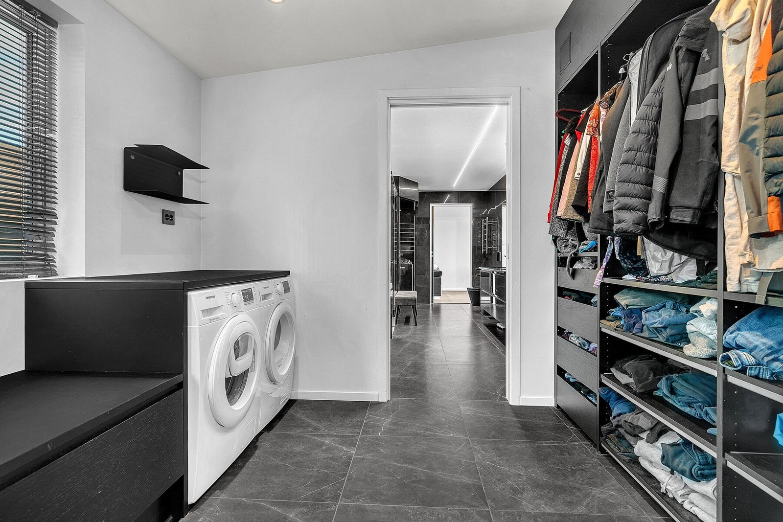 Fra gangen er det adkomst til praktisk vaskerom Galleribilde