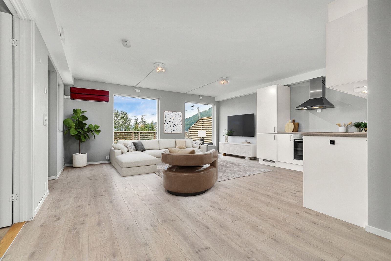 Leilighet med åpen løsning mellom stue og kjøkken (bildet er digitalt møblert) Galleribilde