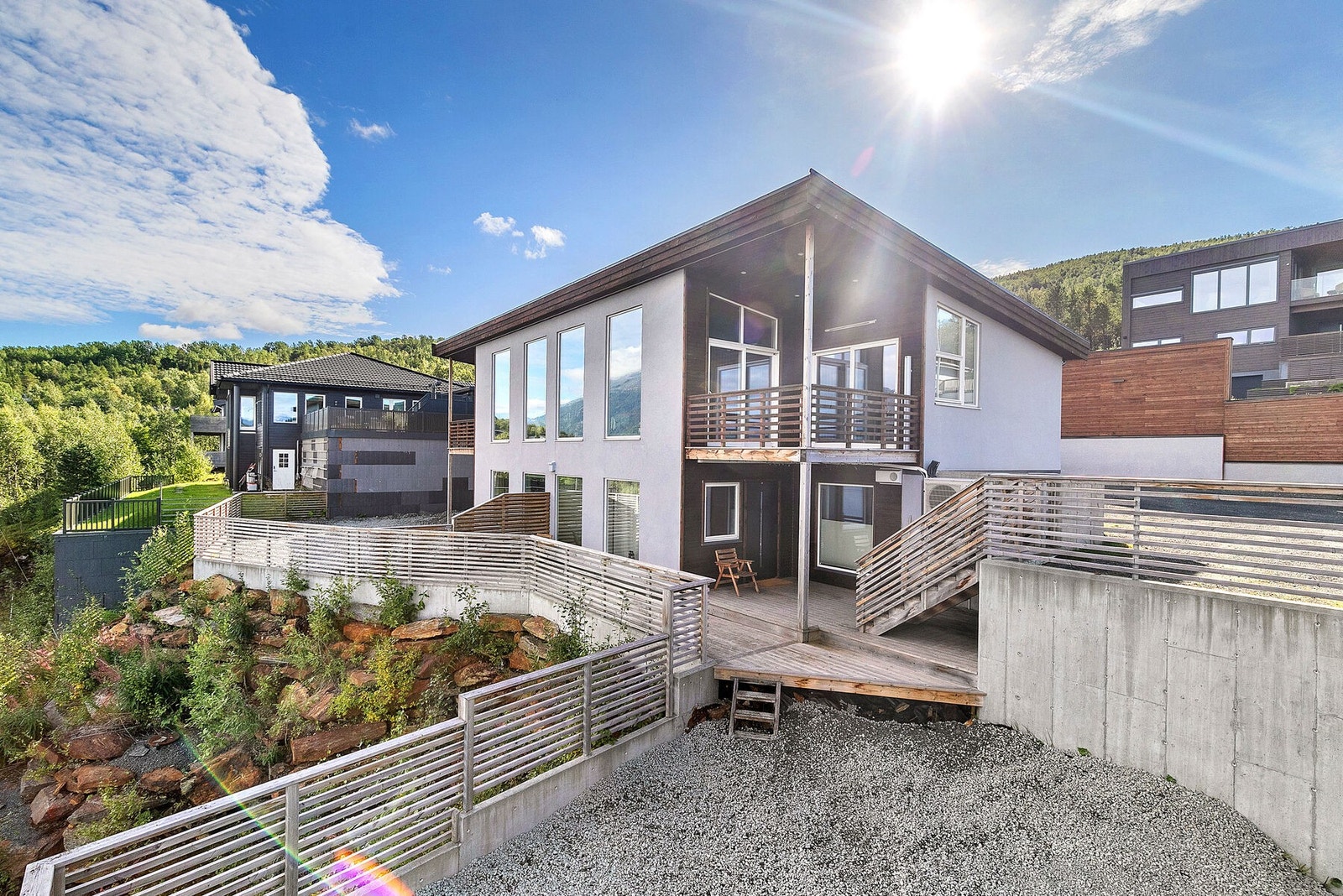 Velkommen til Linebrinken 6! Nyere og romslig enebolig med utleiedel. Fotograf: Kalle Punsvik Galleribilde