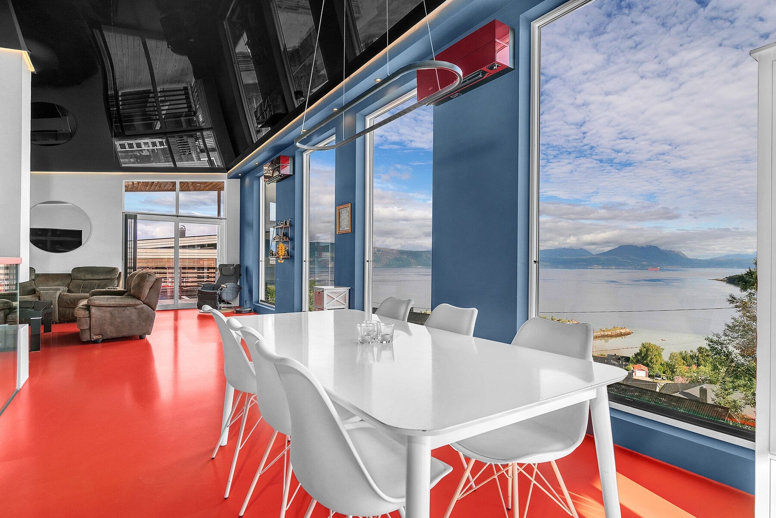 Fra stuen er det utgang til to verandaer. Galleribilde