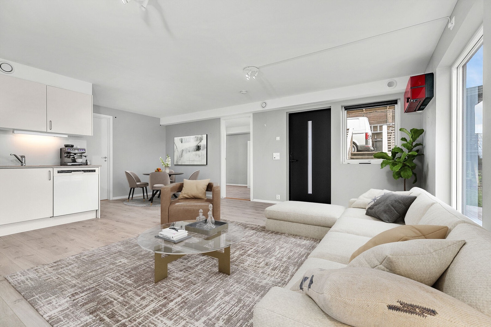 Romslig stue kjøkken med gode møbleringsmuligheter (bildet er digitalt møbler) Galleribilde