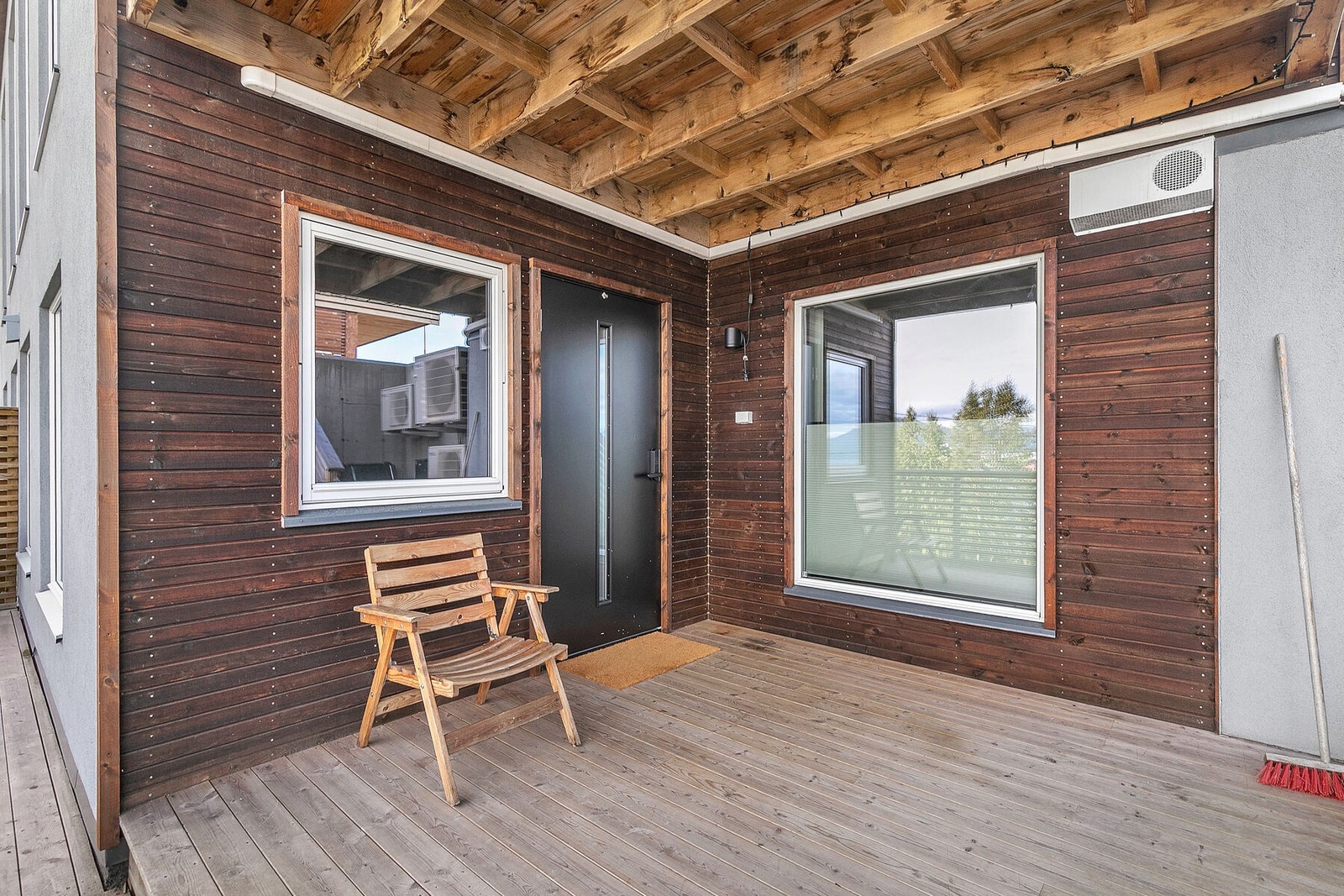 Overbygd inngangsparti leilighet Galleribilde