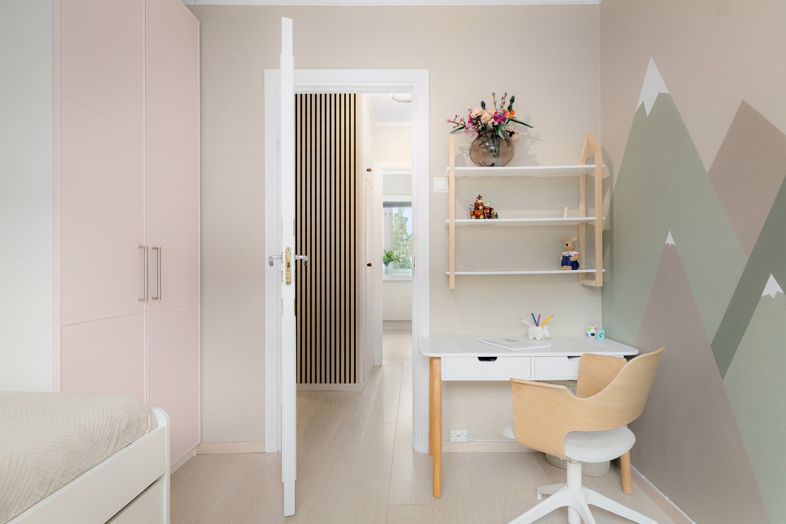 Passer fint som barnerom, gjesterom eller kontor. Galleribilde
