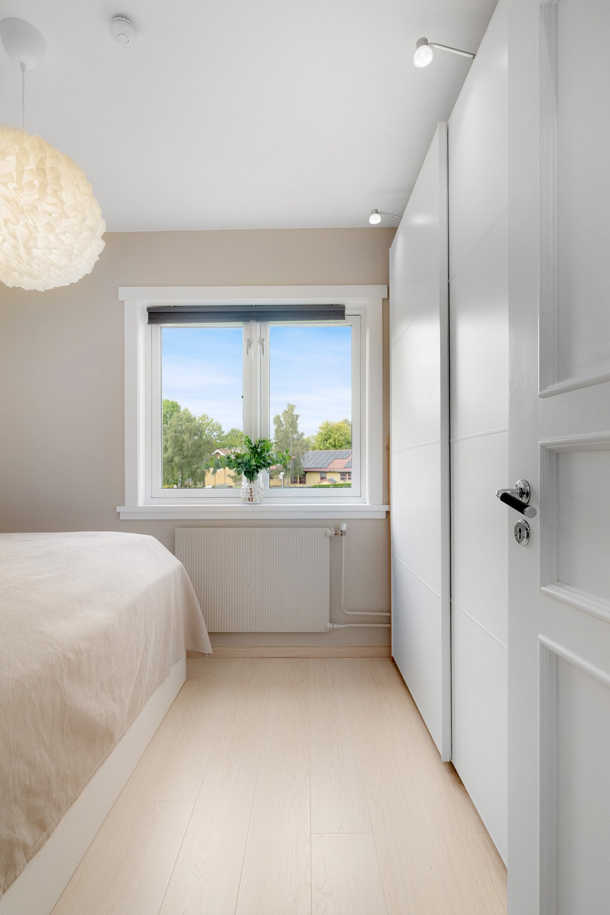 God størrelse på soverommene og mye skap og oppbevaringsplass. Galleribilde