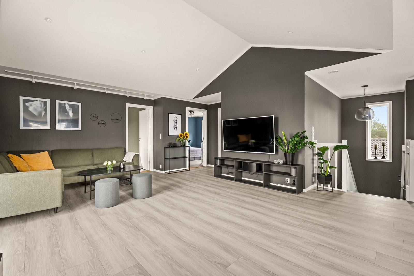 Elegant rom med god takhøyde. Galleribilde