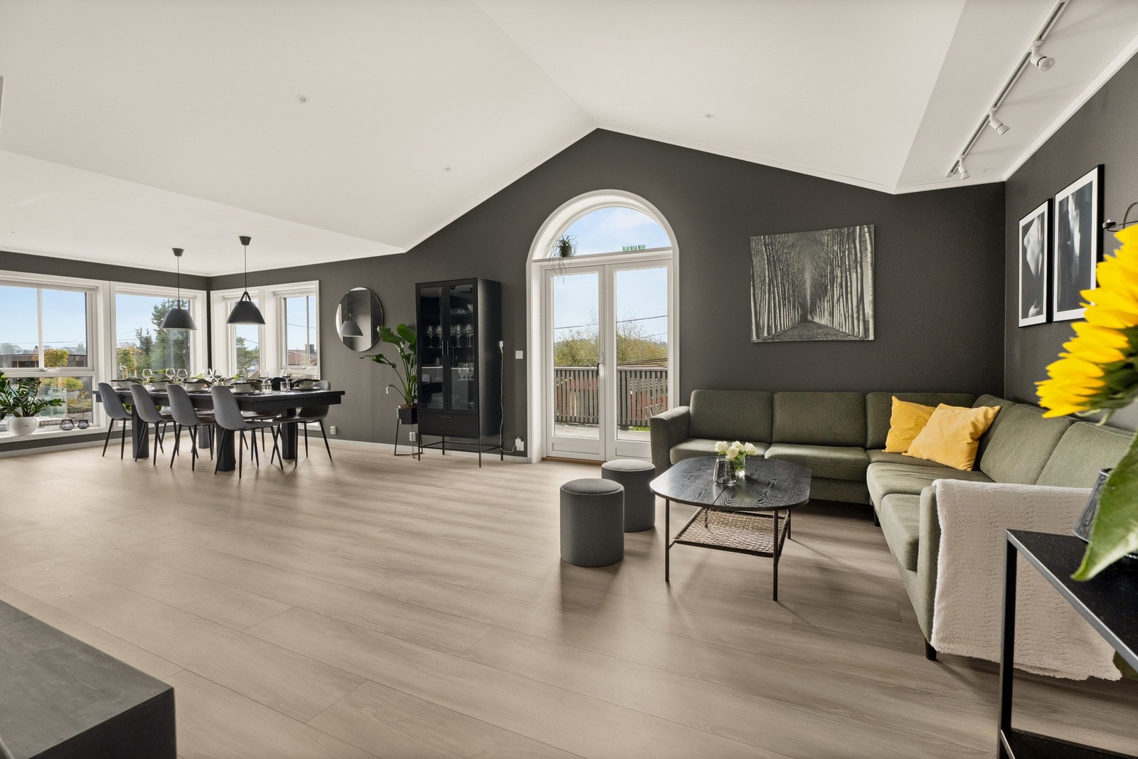 Moderne og stilren stue. Galleribilde