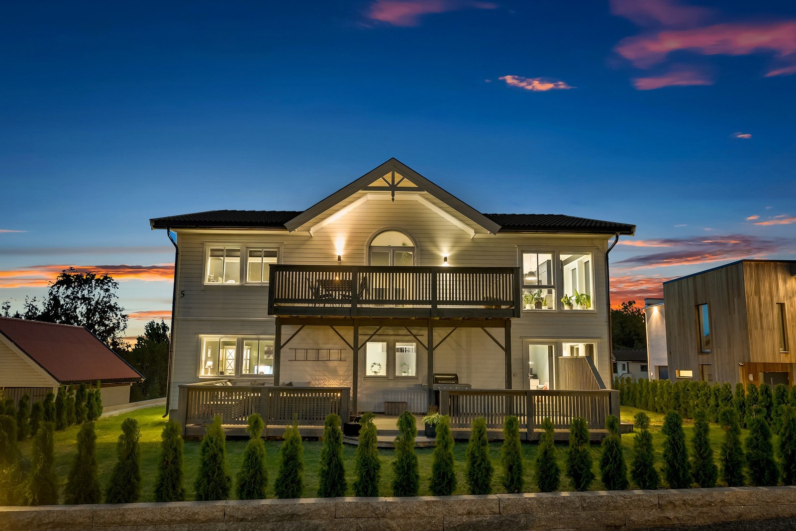 Pene granittblokker i ytterkanter som avgrensing. Galleribilde