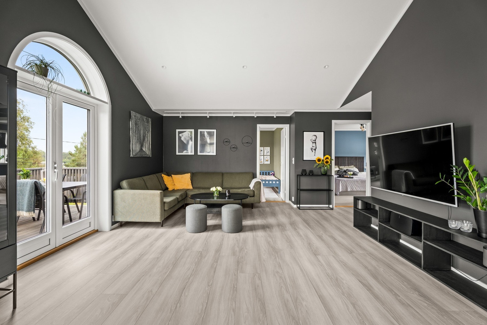 Laminatgulv gir en varm stemning. Galleribilde