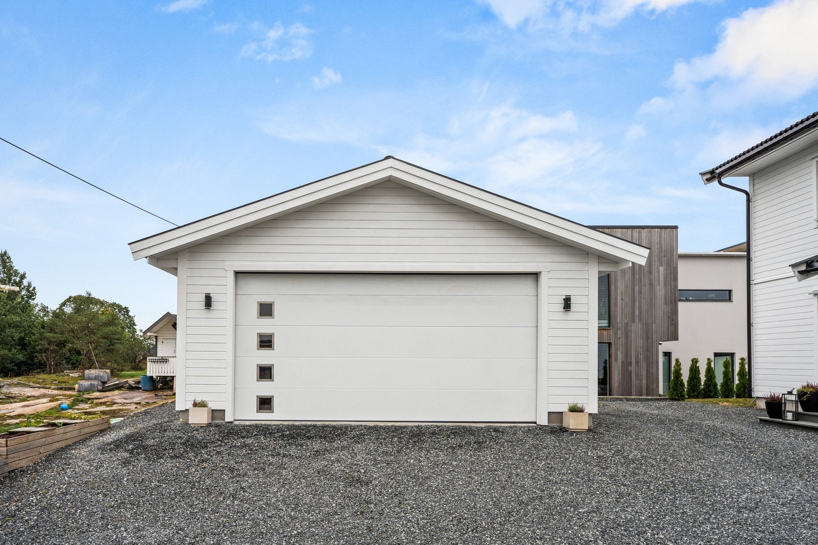 Leddport med automatisk åpner og tett ytterdør. Galleribilde