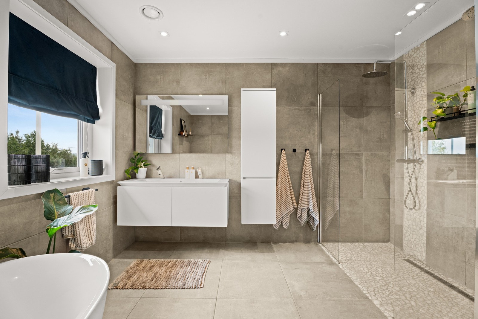 Bad som kombinerer praktiske løsninger og luksus. Galleribilde