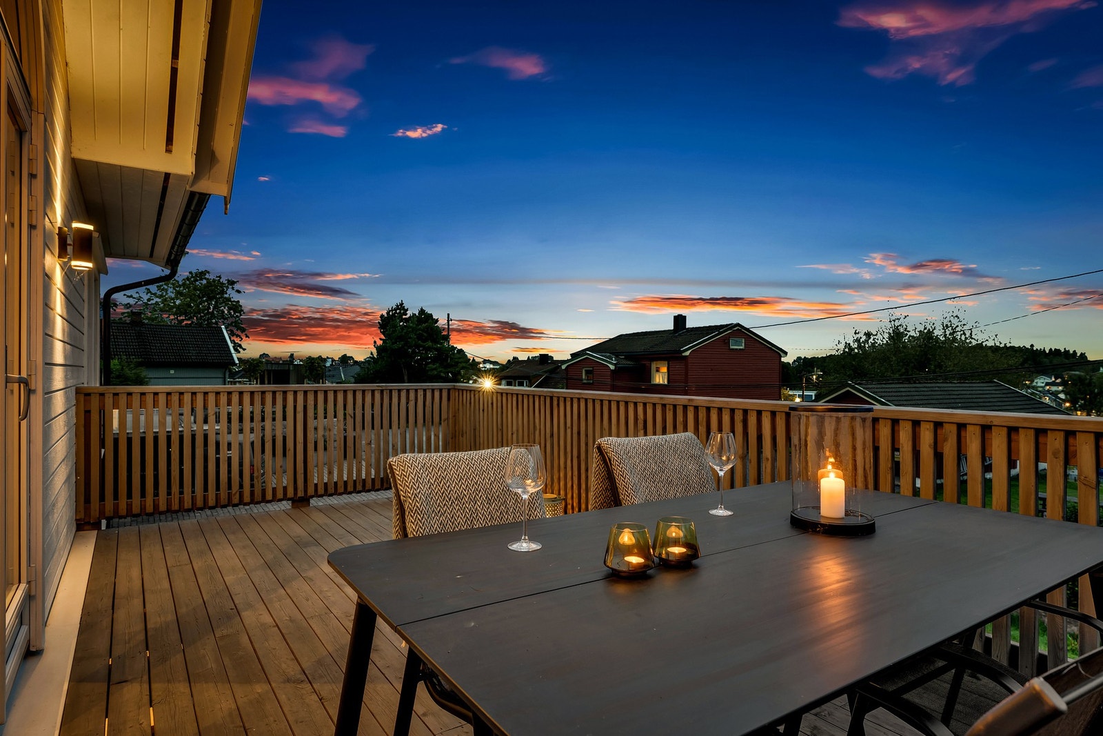 Balkong på 17 kvadratmeter - perfekt for hyggelig stunder. Galleribilde